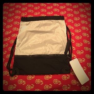 Lululemon go lightly cinch bag