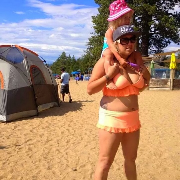 Meet your Posher, Nicole - Picture 1 of 1