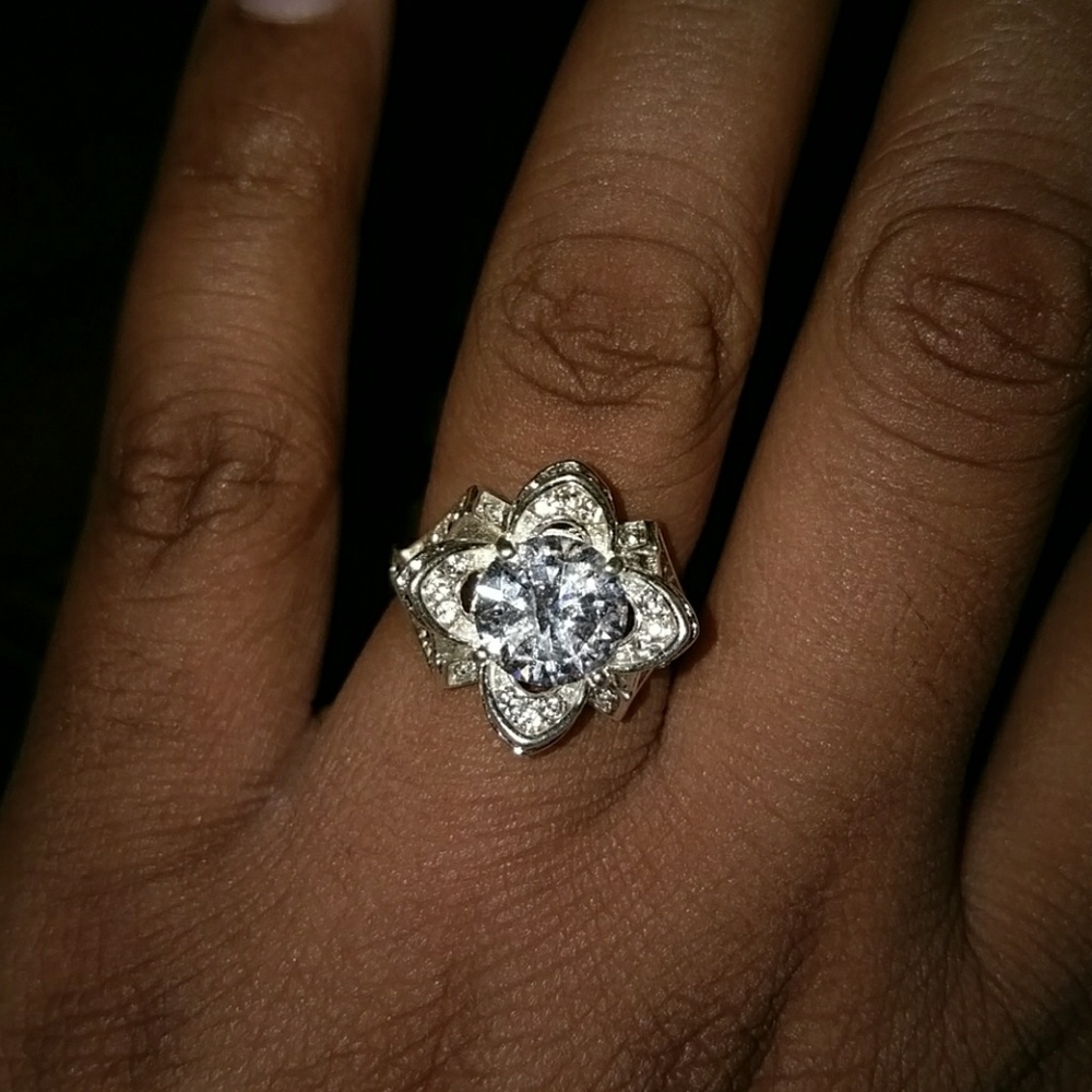 Rose shaped dinner ring