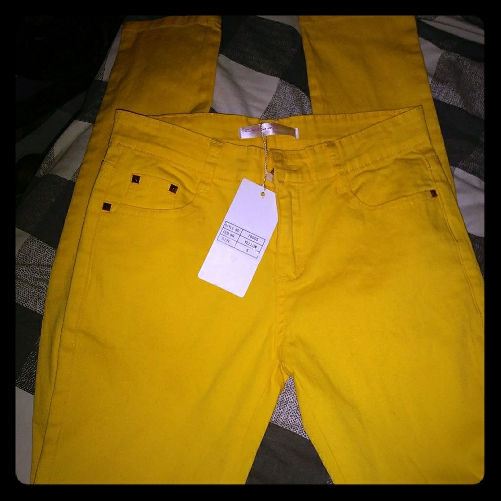 Catwalk yellow pants