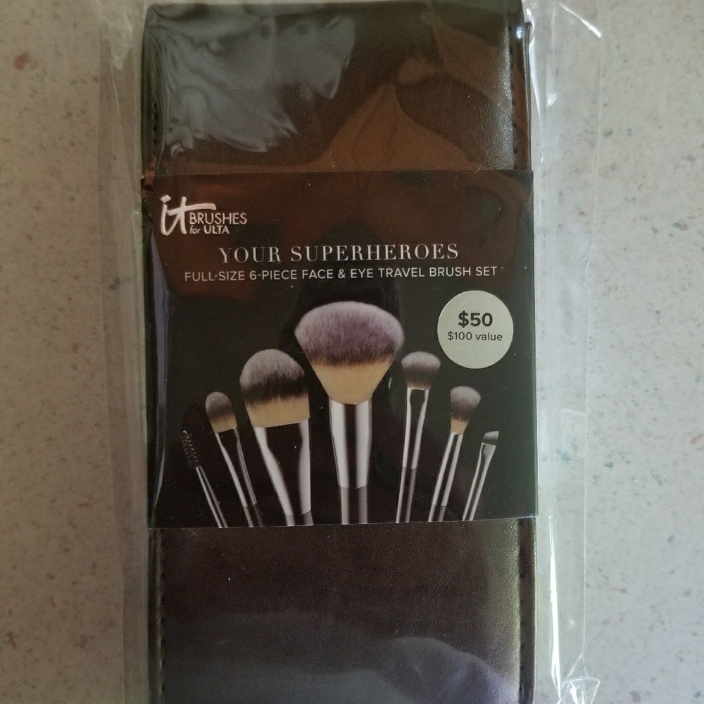 It cosmetics 6 pc brush set
