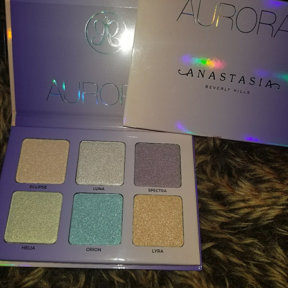 Anastasia Beverly Hills aurora glow