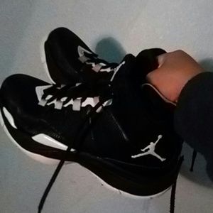 Basketball shoes