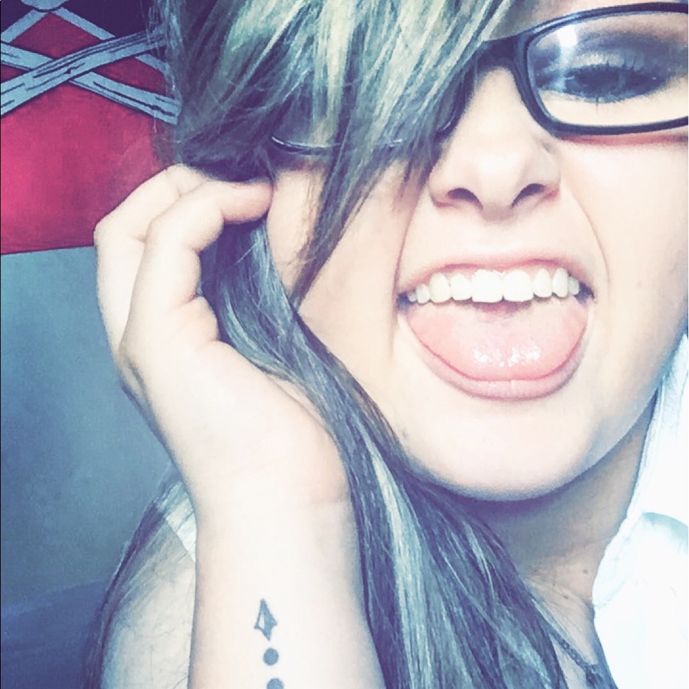 Meet your Posher, Cassie