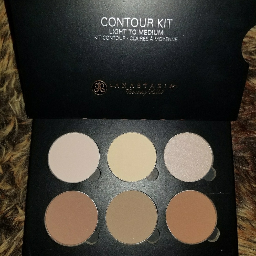 Anastasia Beverly Hills contour