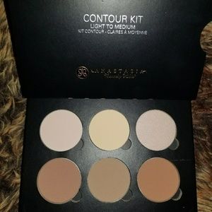 Anastasia Beverly Hills contour