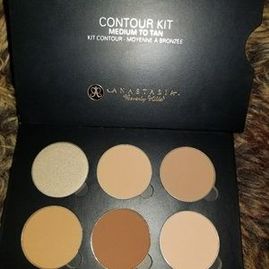 Anastasia Beverly Hills contour kit