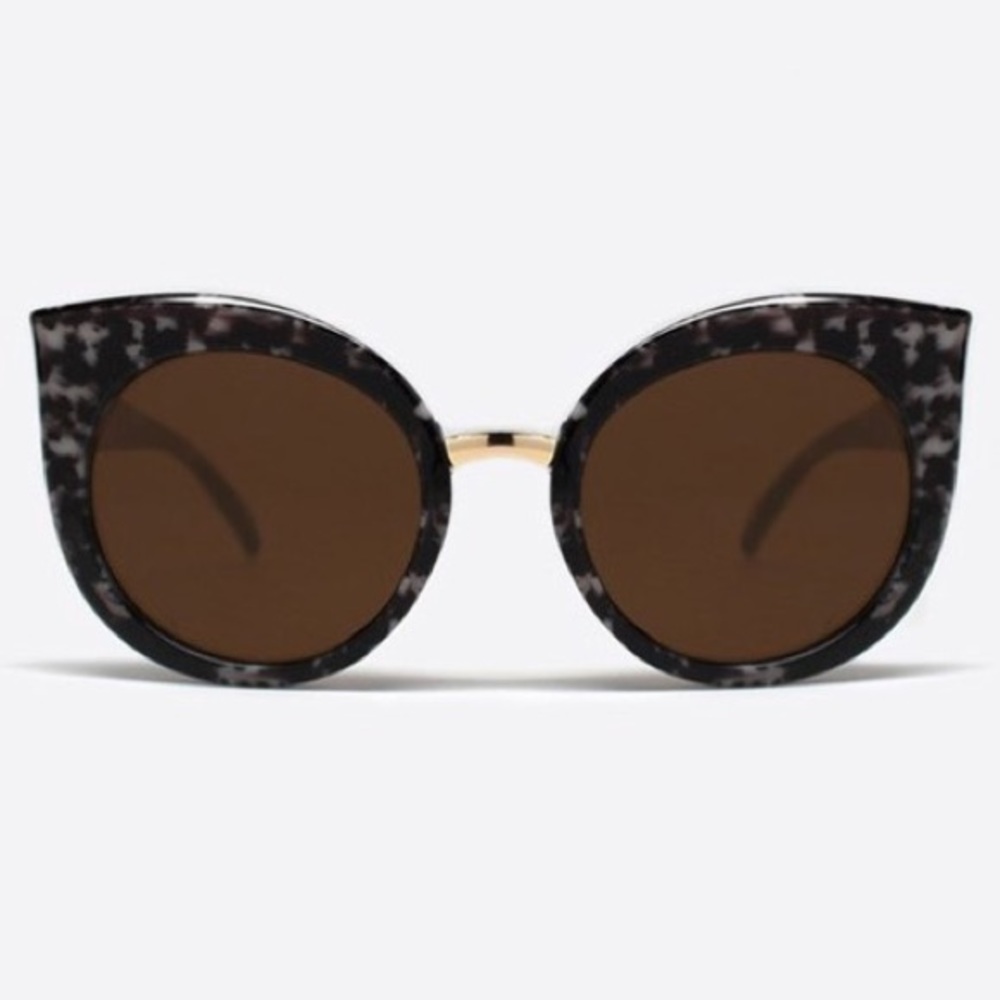 QUAY Dream of Me sunnies in tortoise - HTF!