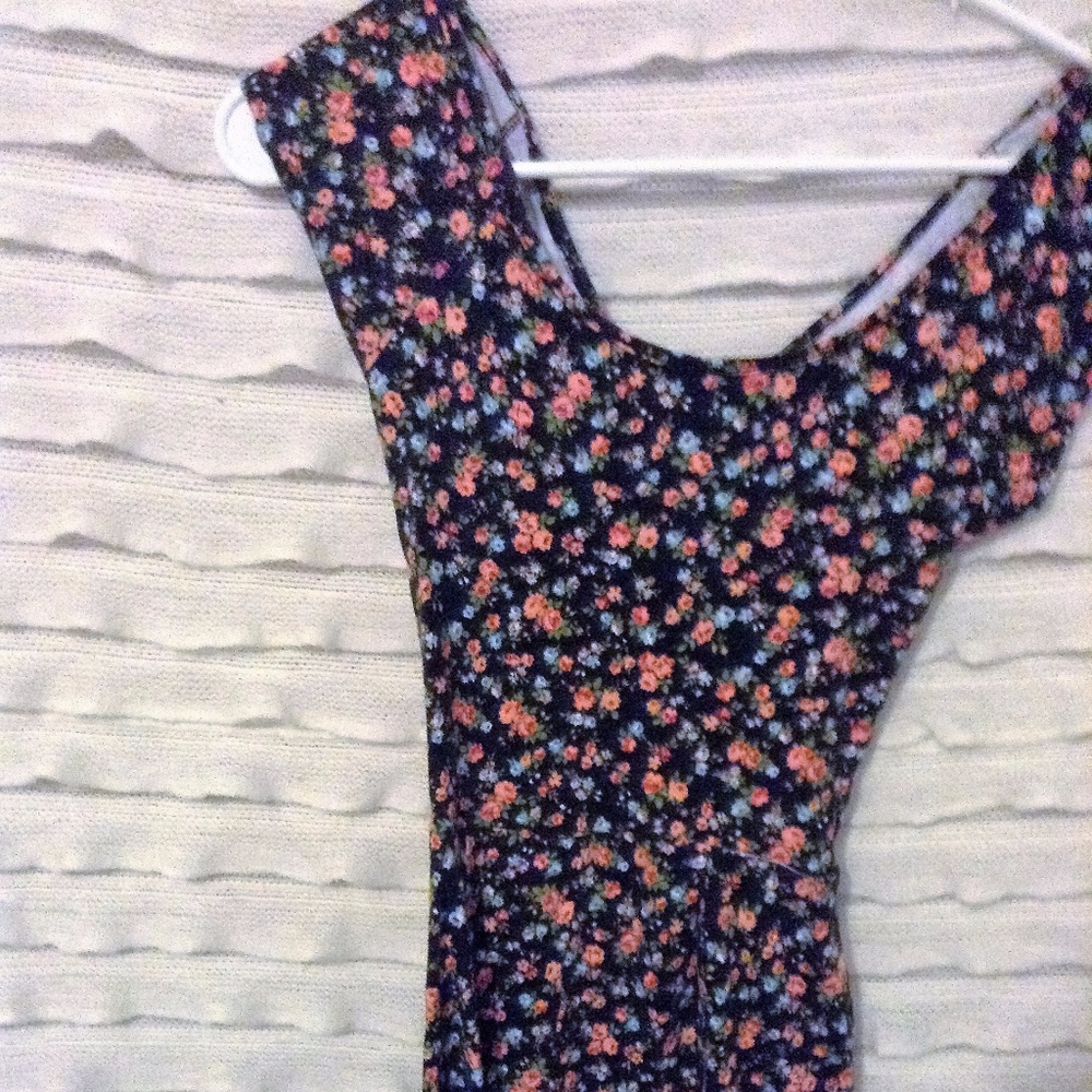 OPEN BACK FLORAL ROMPER