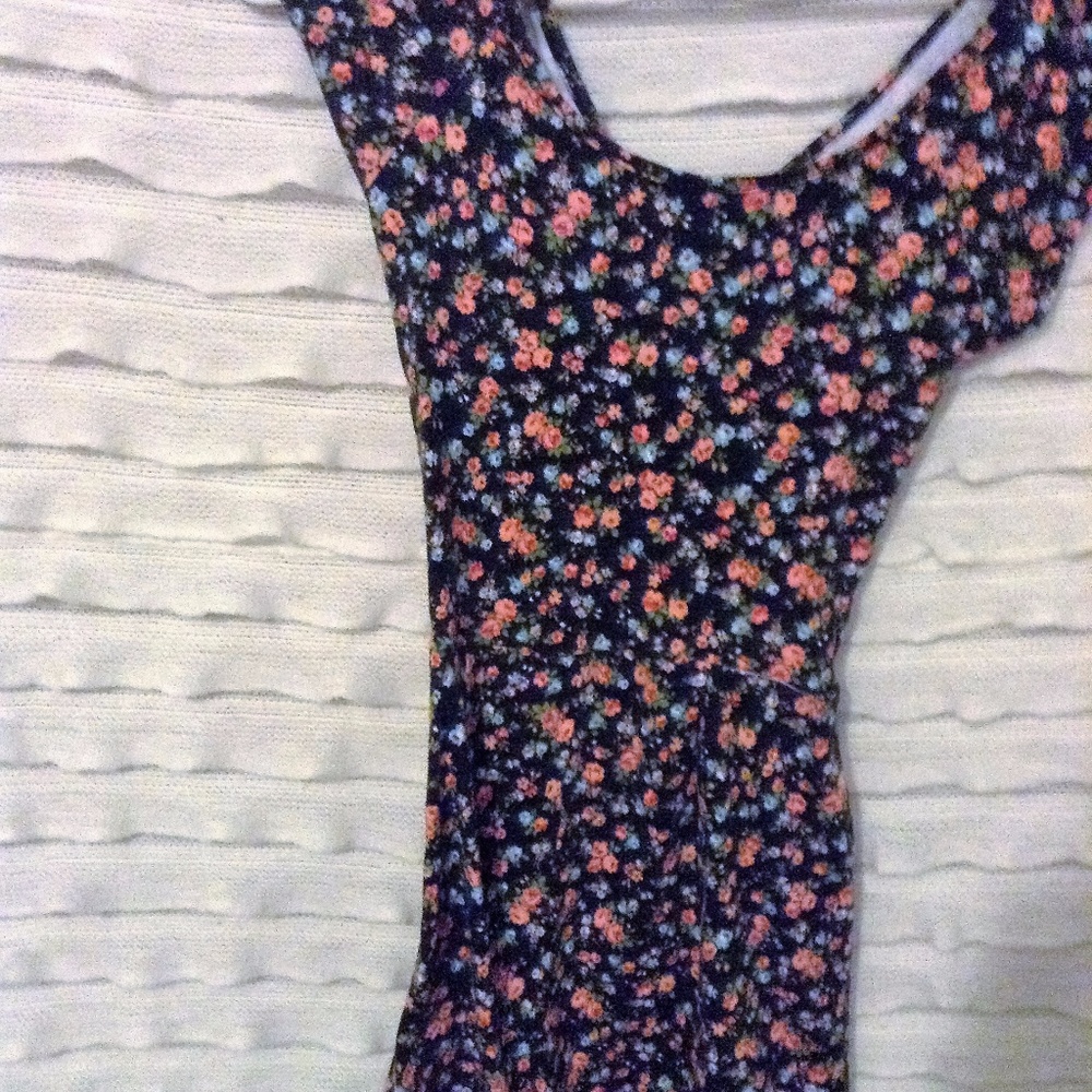 OPEN BACK FLORAL ROMPER - Picture 4 of 4
