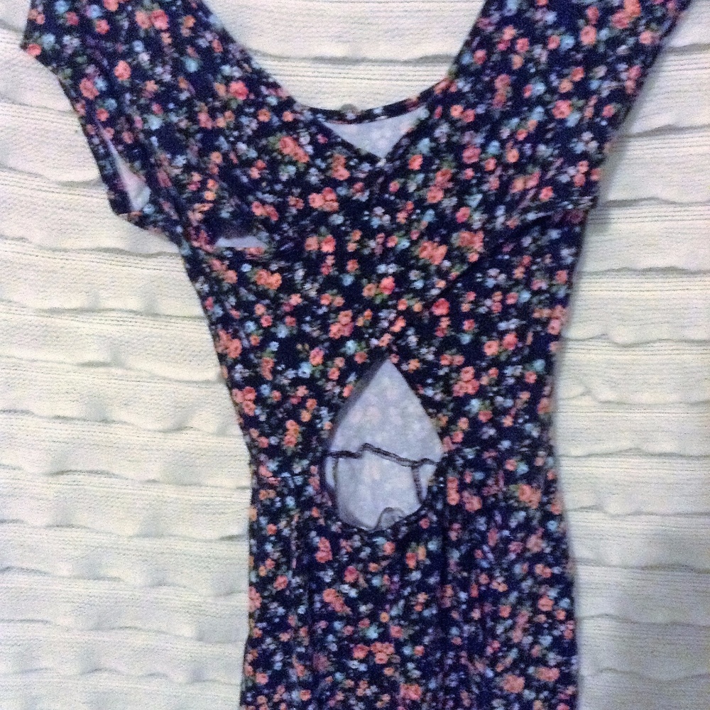 OPEN BACK FLORAL ROMPER - Picture 2 of 4