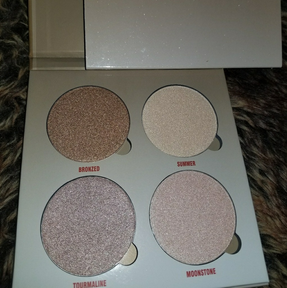 Anastasia Beverly Hills sun dipped highlighter