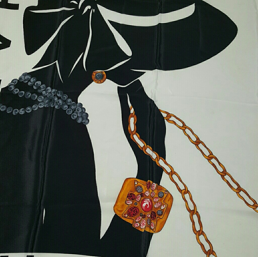 VINTAGE CHANEL DESIGNER SILK SCARF