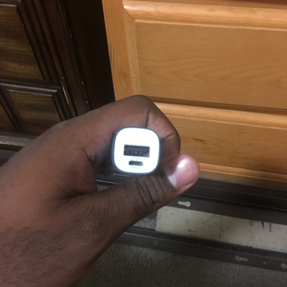 Portable charger (works for any phone) - Picture 3 of 3