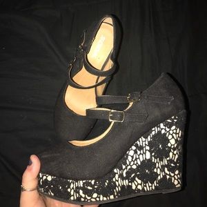 Floral, lace wedges.