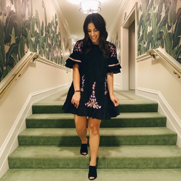 Meet Your Posher, Zoe - Picture 2 of 5