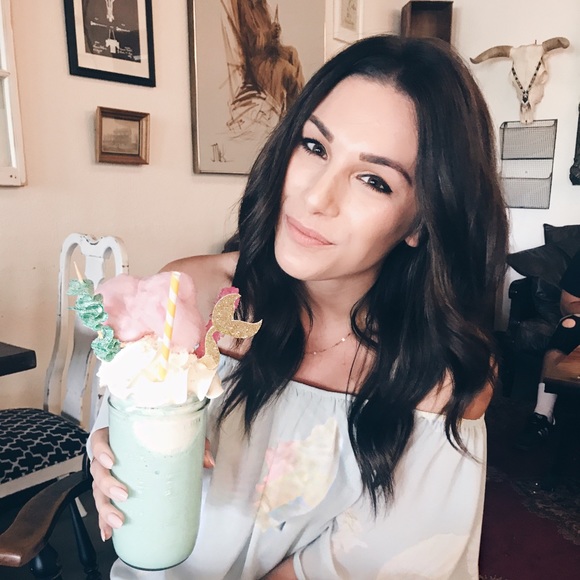 Meet Your Posher, Zoe - Picture 3 of 5