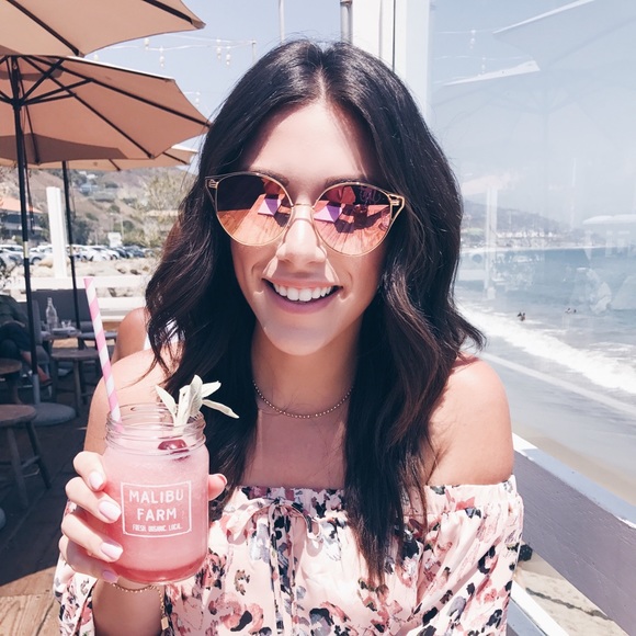 Meet Your Posher, Zoe - Picture 4 of 5