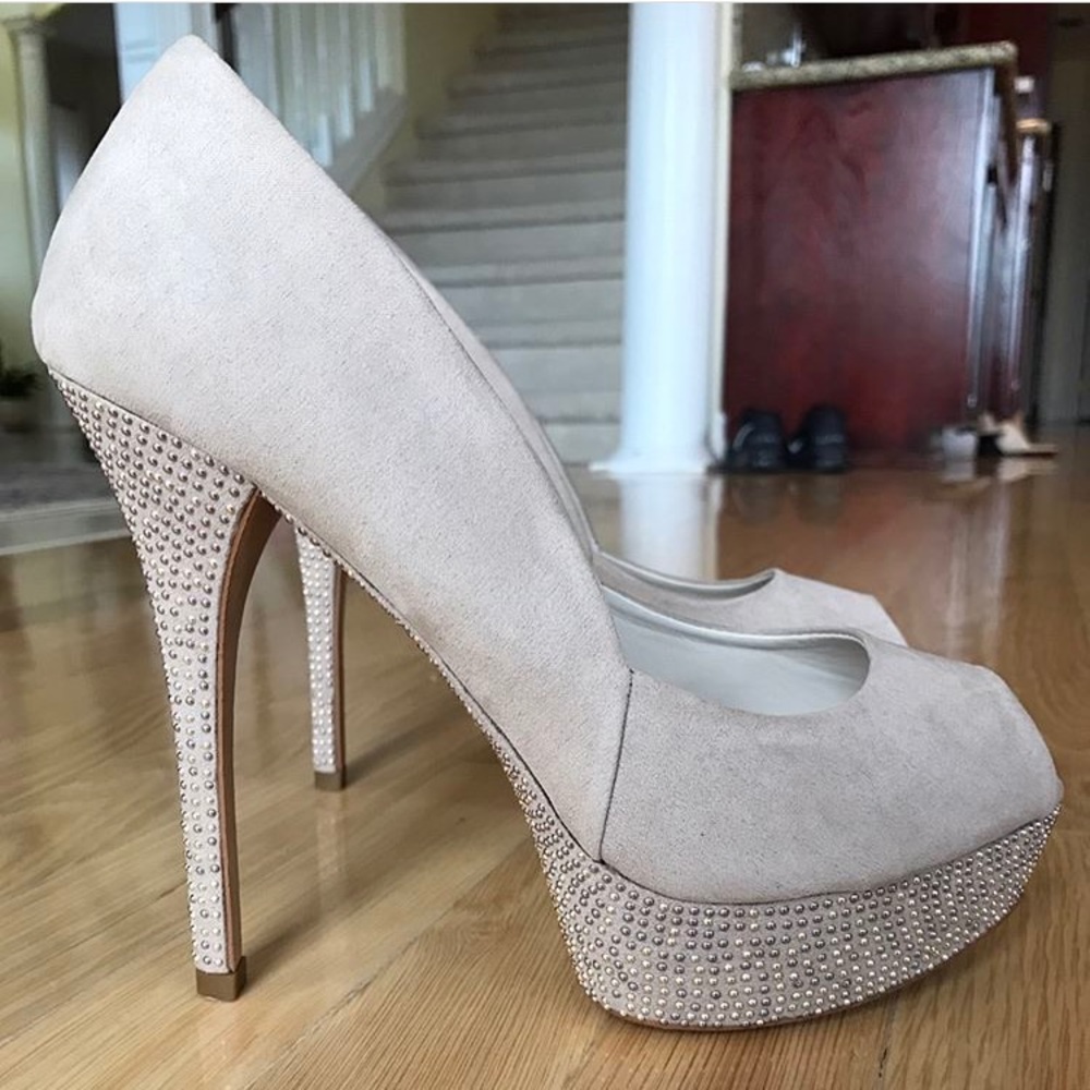 NWOT taupe heels!