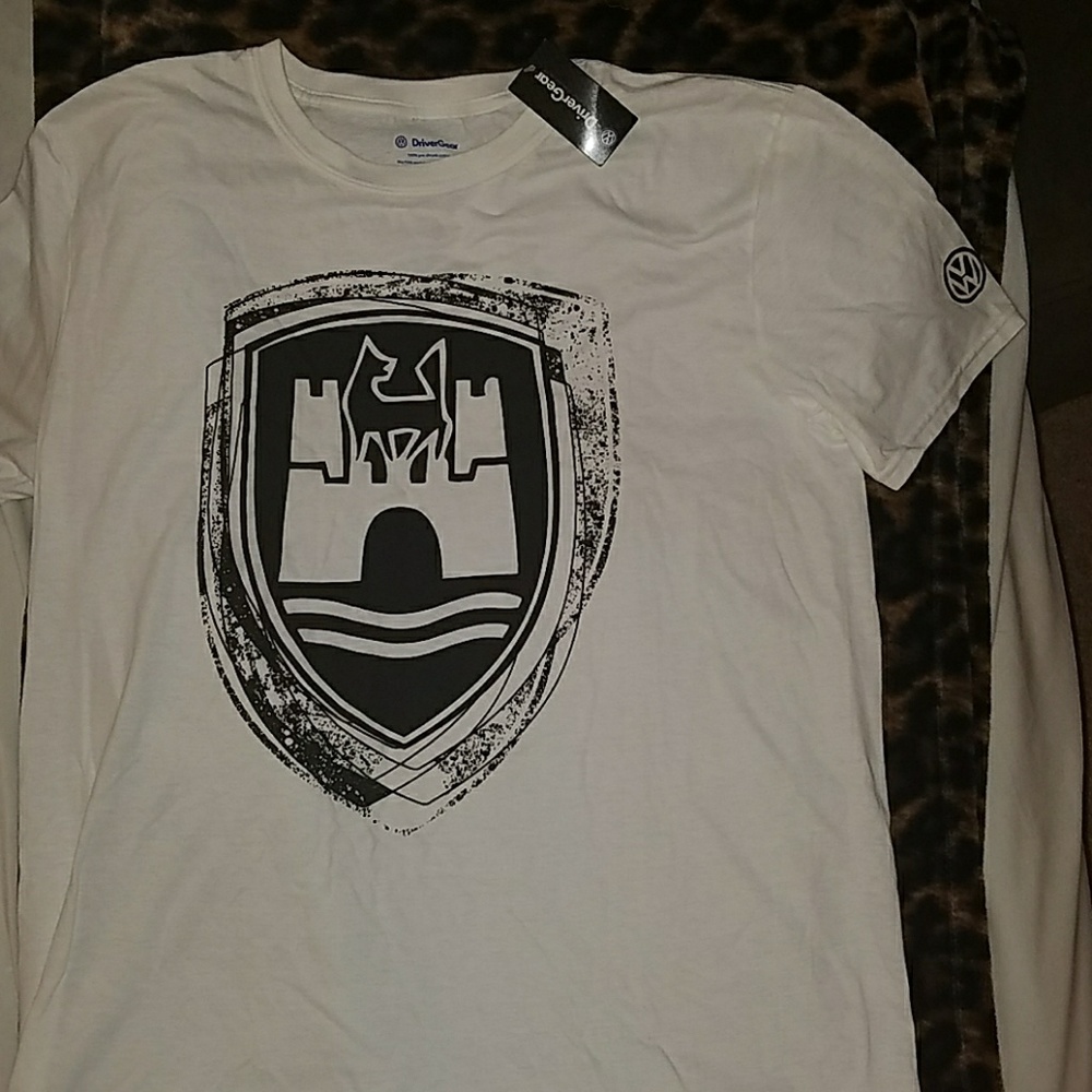 MEN'S LARGE VW WOLFSBURG CREST T SHIRT NWT