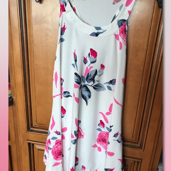 ❗️SOLD White tunic tank - Picture 1 of 3