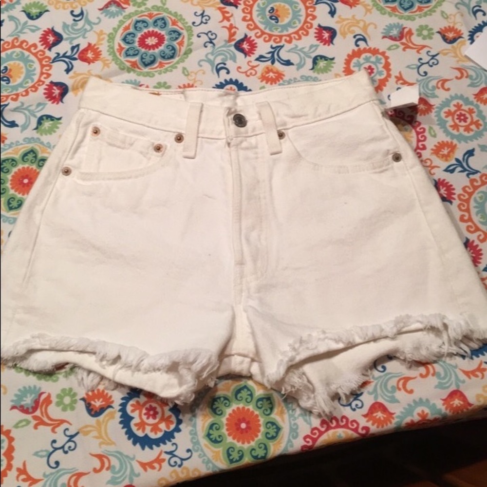 LEVI WHITE HIGH WAISTED 501 SHORTS