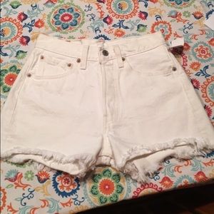LEVI WHITE HIGH WAISTED 501 SHORTS