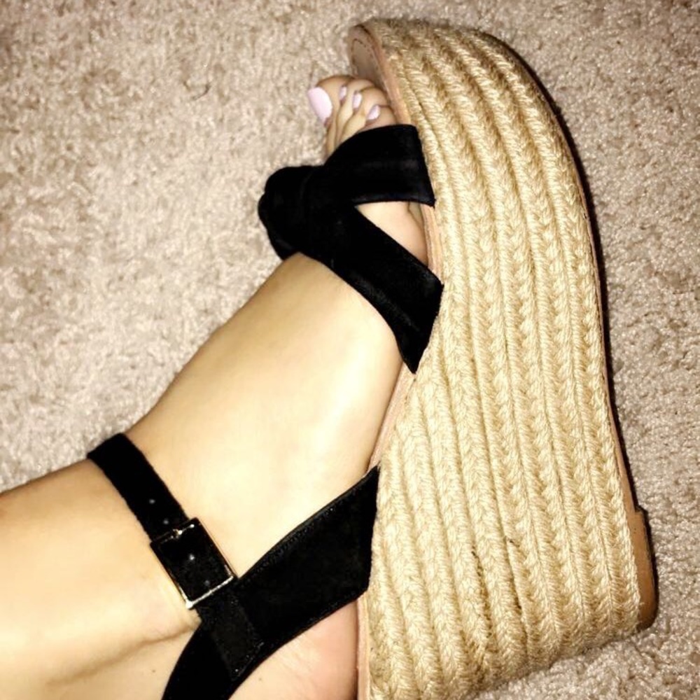 STEVE MADDEN black wedges