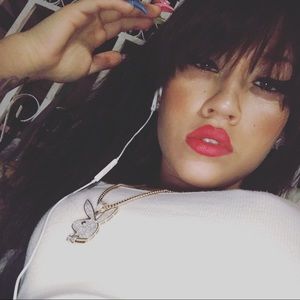 Meet your Posher, Nia