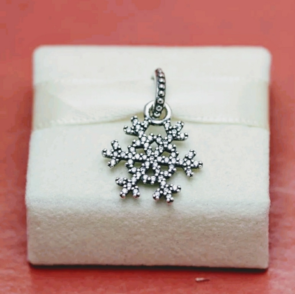 Pandora Winter Kiss Snowflake Pendant CZ Charm