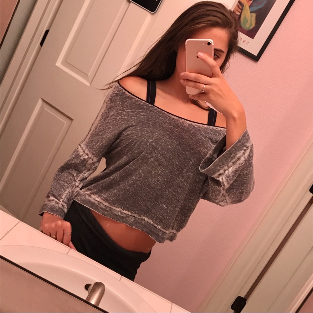 Grey Long-Sleeve Slouchy Crop Top