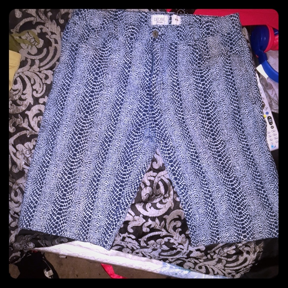 Shorts - Picture 3 of 3