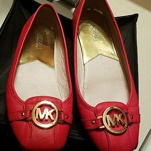 MICHAEL  KORS RED FLATS SIZE 10