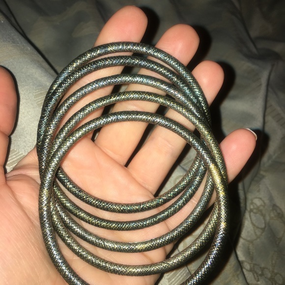 Green and gold metal bangles - Picture 2 of 3