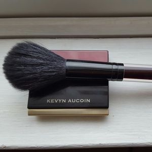 kevyn aucoin blush brush