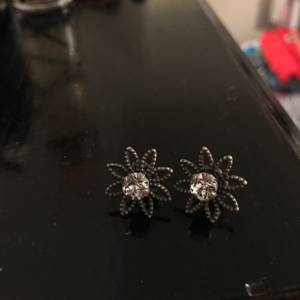 Flowers from the Sabina royal denim collection