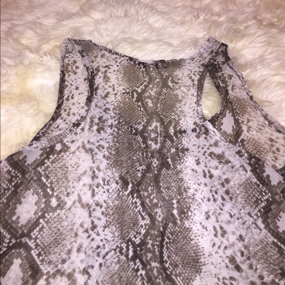Snakeskin print lightweight top - Picture 4 of 4