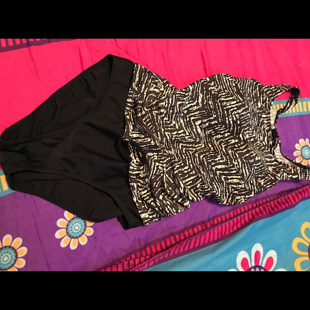 Bathing suit - Picture 5 of 6