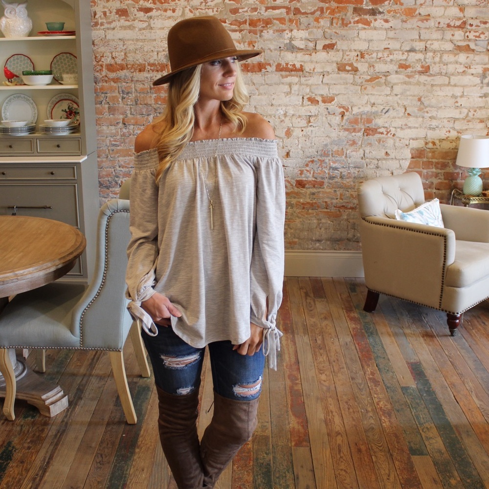 Gray/Ivory striped off shoulder bow tie sleeve top - Picture 2 of 3