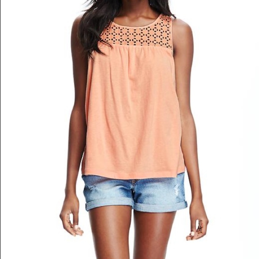 NWOT‼️Peach yoke tank with eyelet detail