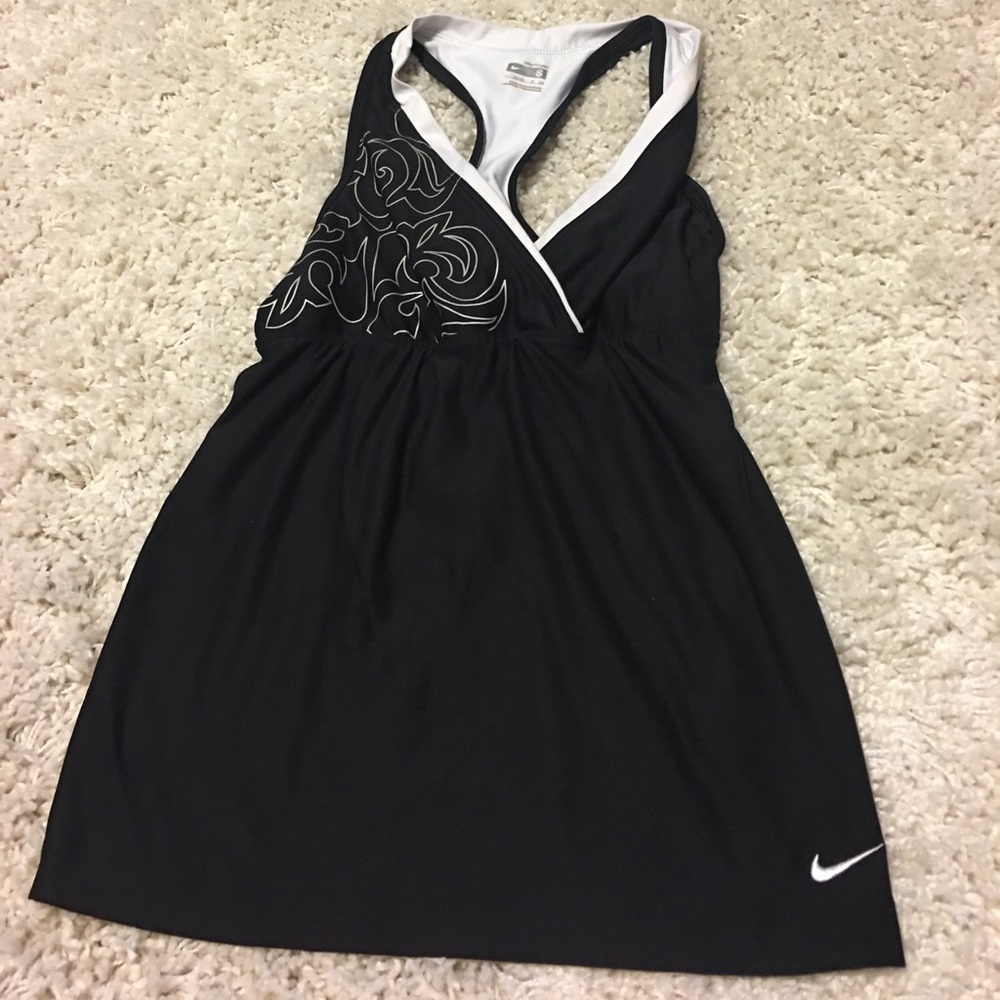 2/$29 or 4/$50 offer Nike sports top blk&white
