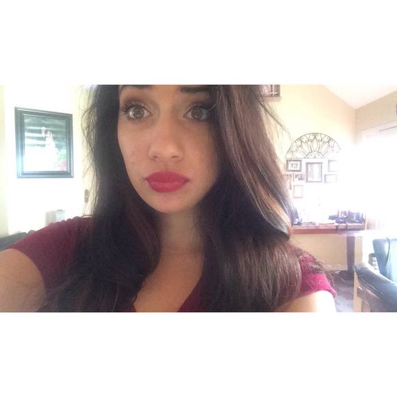 Meet your Posher, Jenn - Picture 1 of 1