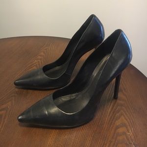 Schutz black leather pointed toe heels