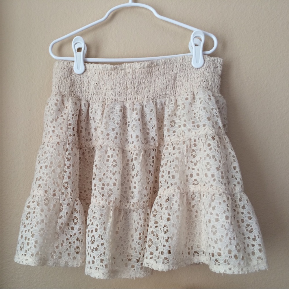 Size medium cream colored fluffy skirt