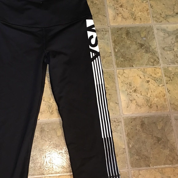 NEW! VICTORIA'S SECRET KNOCKOUT CROP SPORT PANT - Picture 4 of 8