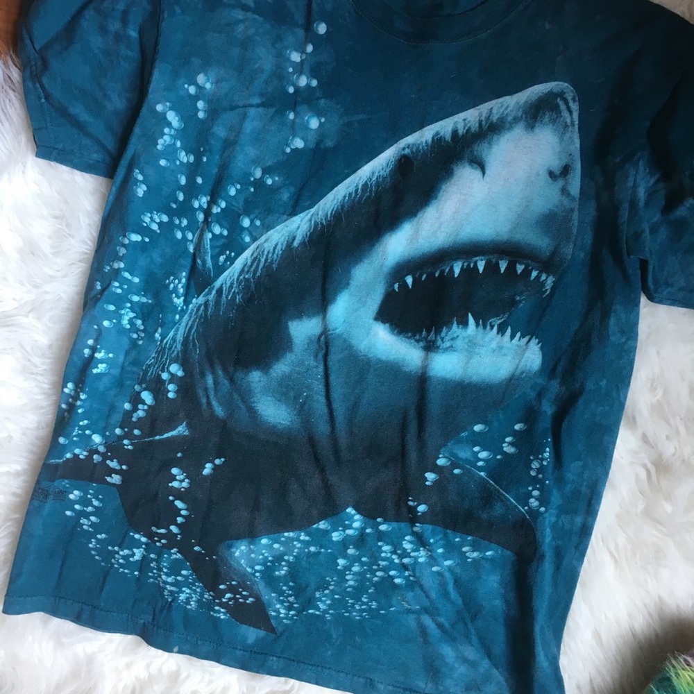 Shark tee