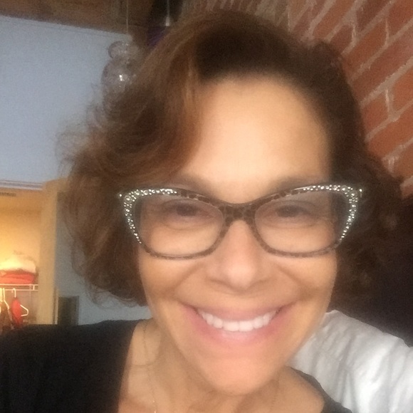 Meet your Posher, Rena - Picture 3 of 3