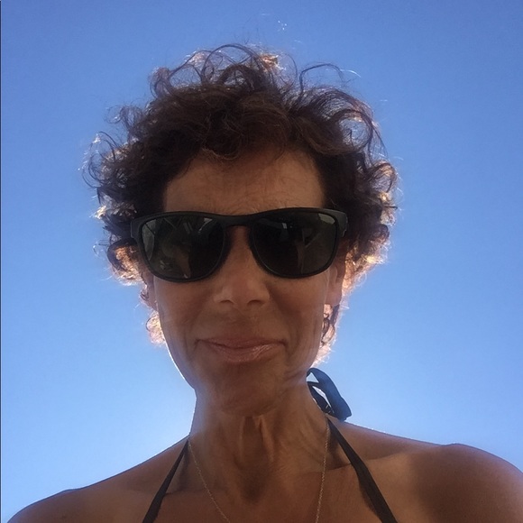 Meet your Posher, Rena - Picture 2 of 3