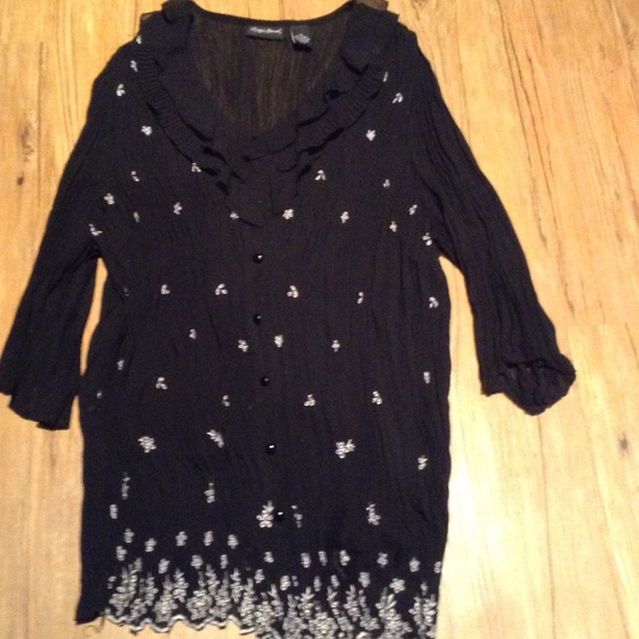 Tops - Black embroidered shirt