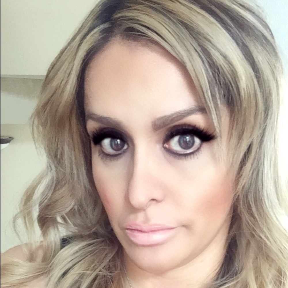 Meet your Posher, Alma